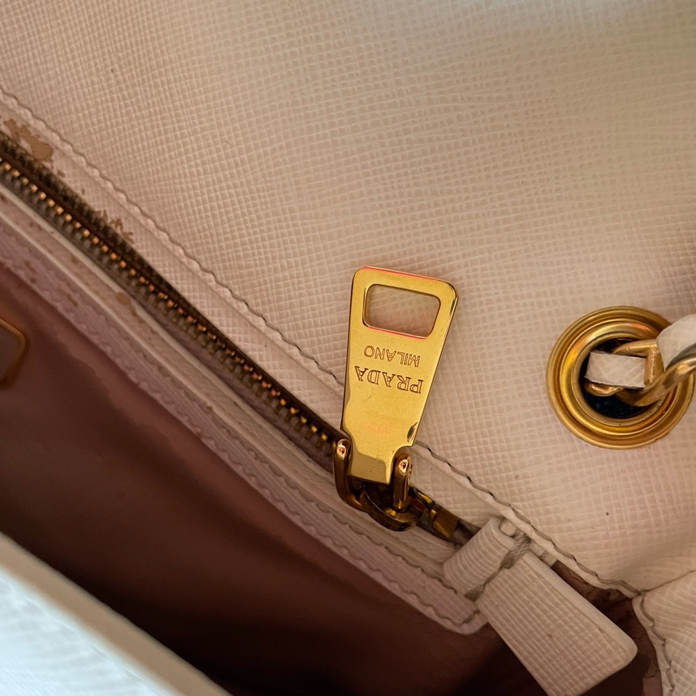 Prada bag - Picture 9 of 16
